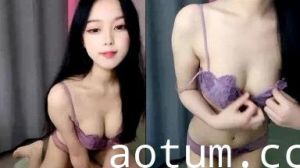 紫霞仙女经期激情直播！紫色情趣装脱内裤嫩穴特写，揉捏豪乳挑逗得狼友欲火焚身