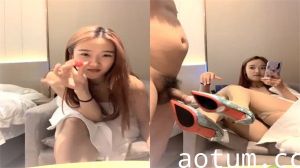 00后妹妹主动勾诱亲哥哥，娇喘求欢呻吟不断！