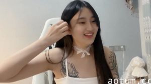 清纯小妖精甜美脸蛋无需美颜秒杀全场，天然巨乳更是惹火亮点！