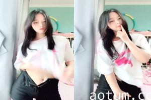 清纯美少女小周妹妹闺房自慰实录！粉嫩小穴特写揉捏，巨乳颤抖蹭阴蒂，蜜桃臀诱惑勾魂