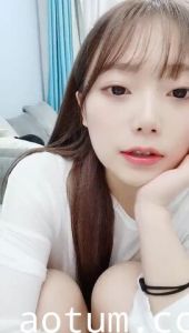 【浴室湿身诱惑】初恋脸女神半褪内裤湿臀坐马桶 跳蛋震动肥穴汁液飞溅 超清纯完美肉体实录海报