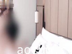 饥渴美少女口交狂吸不止！淫语连发娇喘不断，男友直呼顶不住！