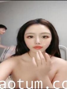 （2）苗窕骚货让小奶狗玩弄爆操无毛骚逼道具自慰_