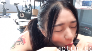 健身房激情实战！与其偷窥不如直接开干 健身器材震动play全记录