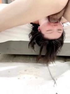 鬼畜双飞大屌哥轮草两女_吞精喝尿电钻玩逼高潮喷水，草嘴深喉呕吐不断，大鸡巴疯狂抽插干翻两位人妻少妇海报
