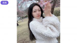 FC2-4384181 初撮影·顔出し！ ！4#26まで限定！！国立大学に通いカフェで働く現◯女◯大の美女は黒髪海报
