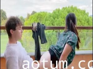 反差女神_眼镜大奶美女_跑阳台边抽烟边摸逼减乏被发现_只能惩罚她_女上位无套输出_内射