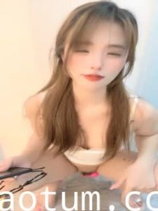 黑框眼镜极品美少女！双马尾超高颜值！新人下海收费房