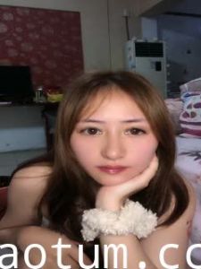 颜值不错的小少妇一个人在家偷偷的发骚，全程露脸揉奶玩逼互动狼友听指挥