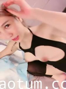 2#重口味大哥玩弄漏奶黑丝露脸骚母狗，乖巧听话听指挥，_让大哥舔逼草穴爆菊花