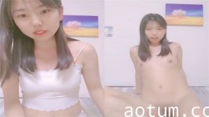 肥臀苗条贫乳少女淫声浪语撩拨互动，特写掰穴扣逼道具自慰高潮