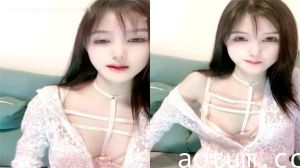 神仙颜值女神一瞥，小弟弟硬到撑爆裤裆