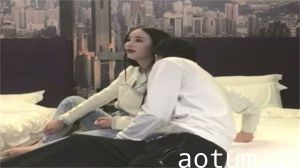 步宾探花洋娃娃嫩妹：精致脸蛋诱人高潮