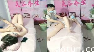 按摩院偷拍实录：狼技师霸王硬上弓，无助女顾客惨遭侵犯海报