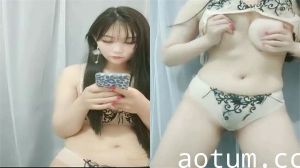 白皙肉感丰乳肥臀痴女，道具玩弄骚穴呻吟高潮喷水极致诱惑