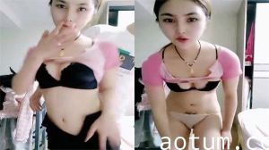 白皙苗条巨乳骚货求操，任你狂玩茂密多毛淫穴爽翻天！