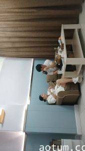 网聊诱惑良家人妻赴约，白色西装御姐光洁无毛穴，扶着翘臀狂野后入高潮