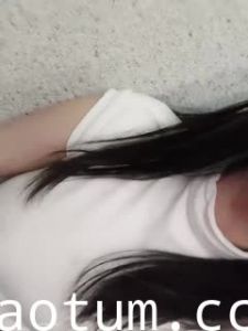 【京鱼儿】19岁童颜巨乳_可爱猫女_神秘男舔逼_道具自慰_7