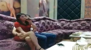 KTV探花选妃实录：气质美女边唱歌边做爱，欲仙欲死！
