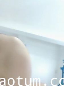 2#萌妹子露脸跟蒙面大哥激情啪啪直播给狼友看，乖巧听话的舔弄大鸡巴，让大哥用道具玩逼无套爆草内射