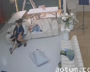 黑客破解监控实录！摄影棚空无一人，摄影师狂搞老板娘隐秘偷情全记录