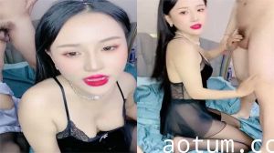 黑丝巨乳欲女饥渴难耐，跪地口交侍奉蒙面狼友遭狂暴猛操至潮吹海报