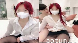 红发黑丝肥臀骚货遭男友狠操无毛粉嫩小穴