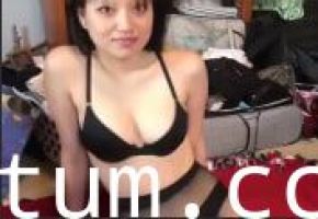 留学生吴丽娜与同居洋男友激情自拍，口爆饮精满嘴豆浆！