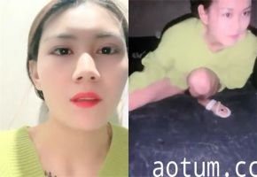 深夜偷拍！高颜值性感辣妹在小区天台大胆露出自慰 真实自拍摄像视角