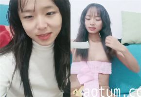 小情侣出租屋激情直播 为赚钱在家疯狂啪啪
