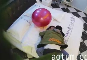 情趣瑜伽球房酒店偷拍，校花女友浪叫开房啪啪，未流出珍藏版