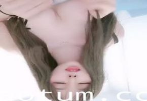 大奶一线天超粉嫩美穴，水嫩多汁
