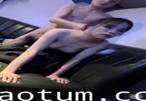 几个00后年轻嫩妹KTV里激情群P多人运动派对！