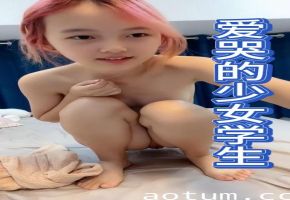 爱哭的少女学生一海报