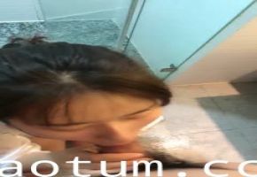#精选 #自拍 骚女友浴室跪舔肉棒 ..