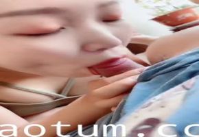 妹子口活不错，啪啪啪起来很得劲