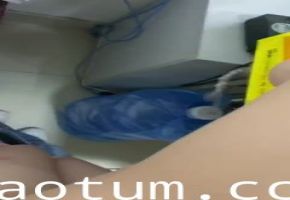 #精选 #后入 办公室小骚逼边喝可乐边被操