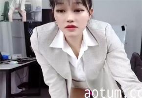 OL女神Ellie-Baby7办公桌下秘技初披露！新人妹子主动解锁职场诱惑姿势