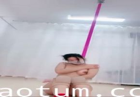 超绝爆乳教师怒操高难度裸体一字马 钢管自慰蜜汁泛滥 私处春光乍泄直击绝顶高潮