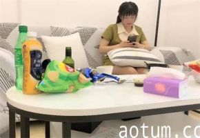 偷拍良家少妇网聊实录 肉丝巨乳人妻被泡良老手约操内射