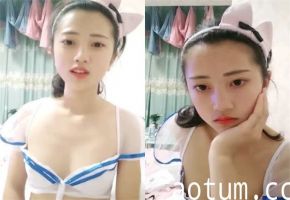 清纯小萝莉被迫下海直播赚生活费，诱人全程曝光！