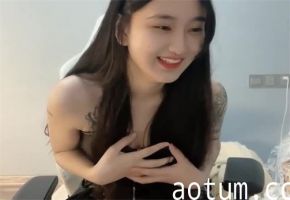 绝美清纯少女终被土豪重金破处下海