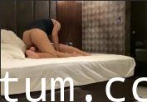 酒店偷情白嫩美女同事 饿到发狂直接火车便当伺候！