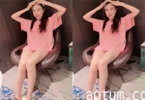 长腿苗条巨乳妹遭狼友疯狂输出，浪叫不停高潮连连！