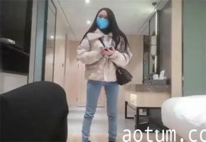 私密约会：苗条女孩的激情TP啪啪体验