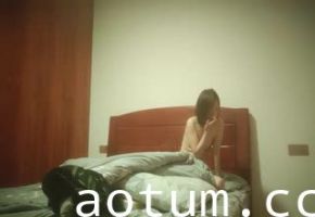 飢渴少女主动深喉口交，高潮啪不停玩到忘情