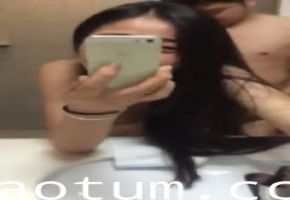 高校清纯学生妹和男友卫生间做爱私拍流出