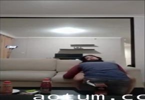 风骚变性人长期饥渴，渴望男同粗暴插入，却无人问津！海报