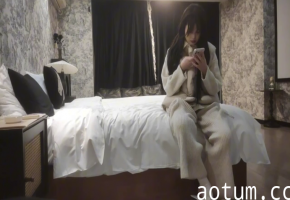 【阿良探花】十八岁嫩妹休学下海兼职 小穴一碰就抖动特别敏感 白嫩的肌肤香软无比 抱起操被榨干了