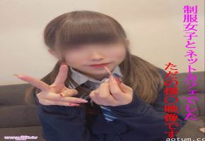 FC2PPV-4829160- せーふく女子とのただのエーンだけどネカフェでこっそりやるのがたまらない/締まり海报
